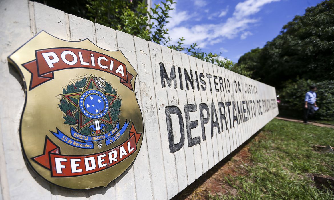 PF desarticula organização que vendia vagas em prisões para criminosos