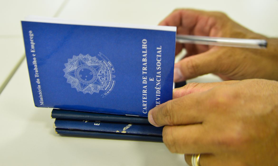Pedidos de seguro-desemprego diminuem 10,6% em setembro