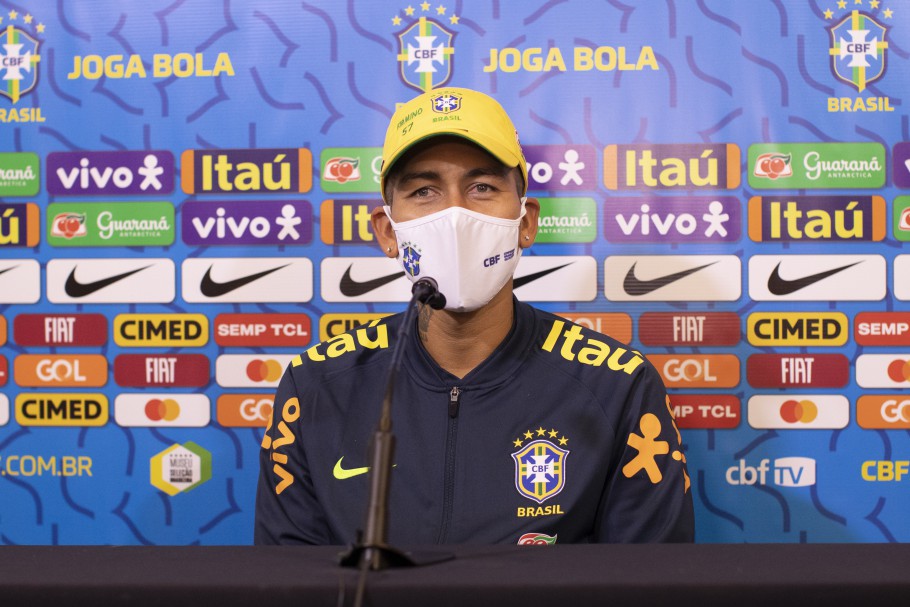 Artilheiro em goleada contra Bolívia, Firmino aprova estratégias de Tite