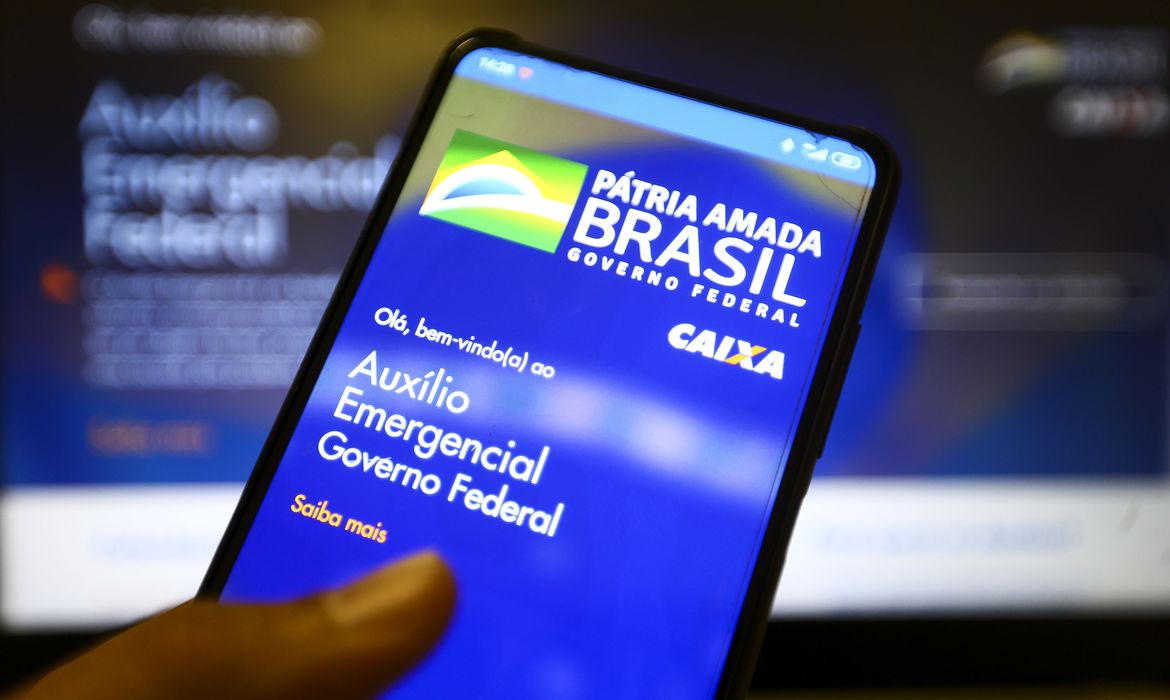Pela primeira vez, pagamento do auxílio a 3,8 milhões é no domingo