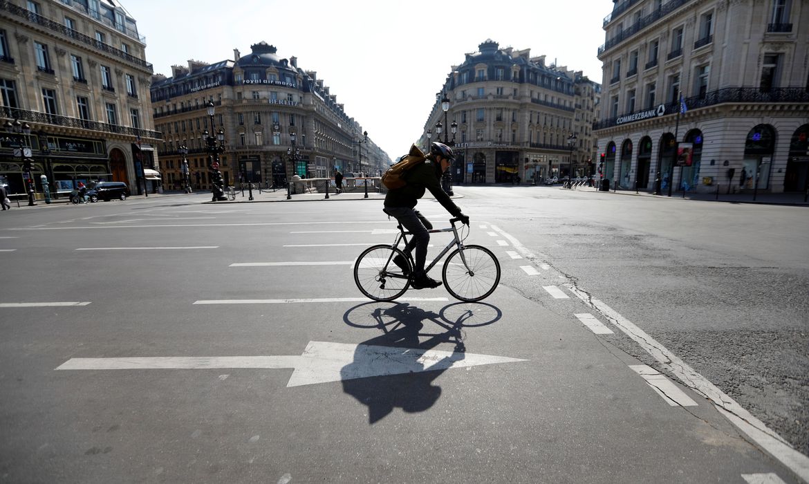 França pode ampliar restrições devido a alta em ocupação de UTIs por Covid-19