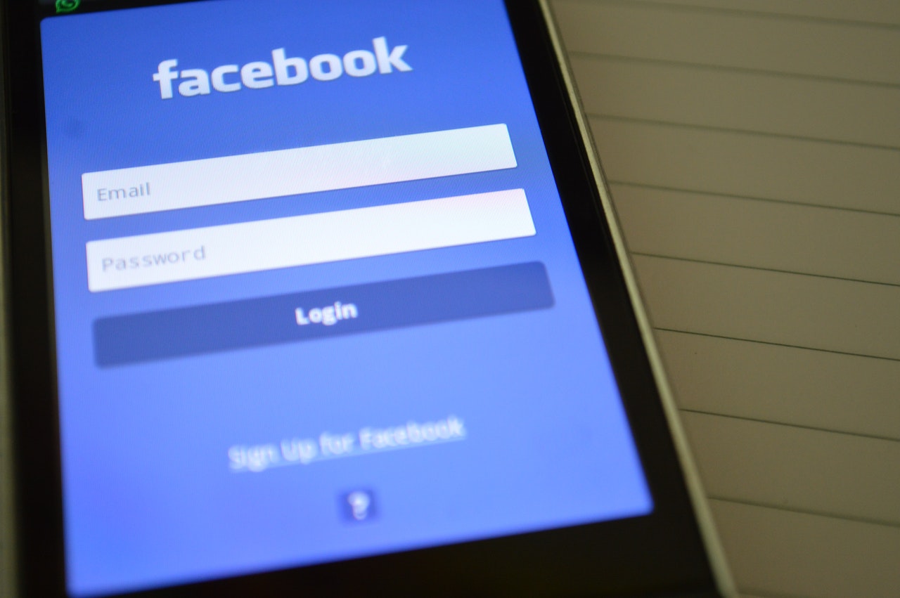 Facebook vai proibir anúncios que desencorajem vacinação