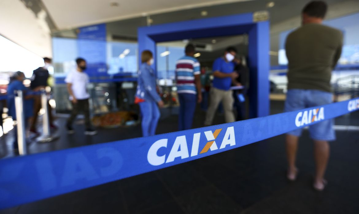 Caixa paga abono salarial para trabalhadores nascidos em outubro