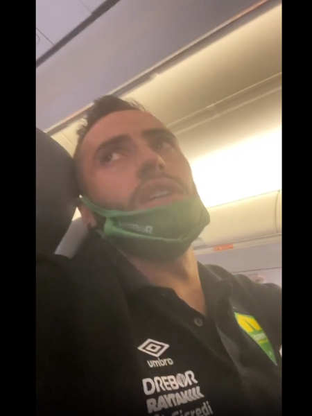 VÍDEO: Avião não consegue pousar por causa da chuva e assusta jogadores