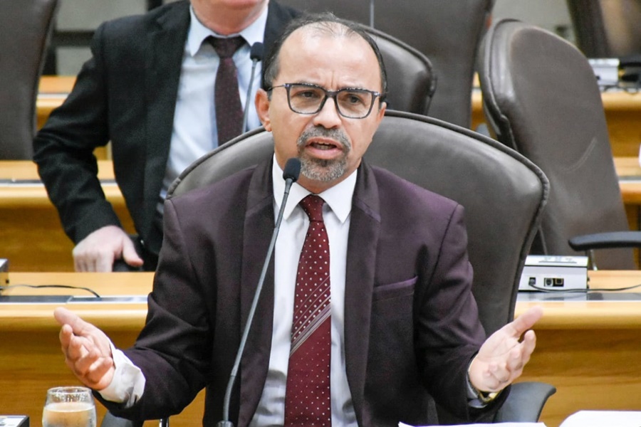 Sandro Pimentel tem mandato cassado no TSE; veja quem assume