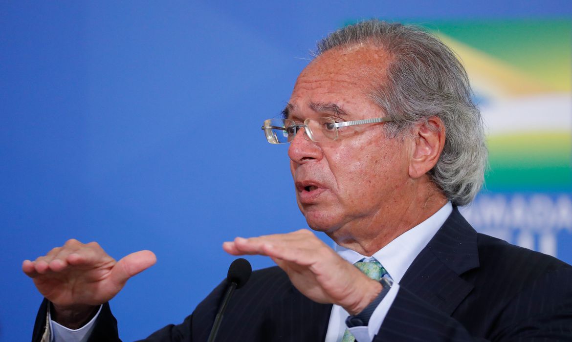 Paulo Guedes nega extensão de auxílio emergencial em 2021