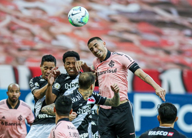 Internacional bate o Vasco e garante a liderança do Brasileirão Série A