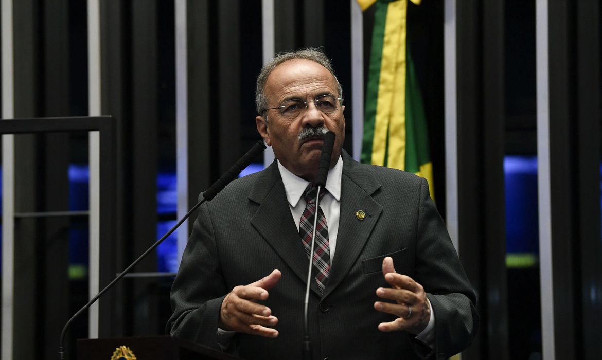 Senador Chico Rodrigues retifica pedido de licença de 90 para 121 dias