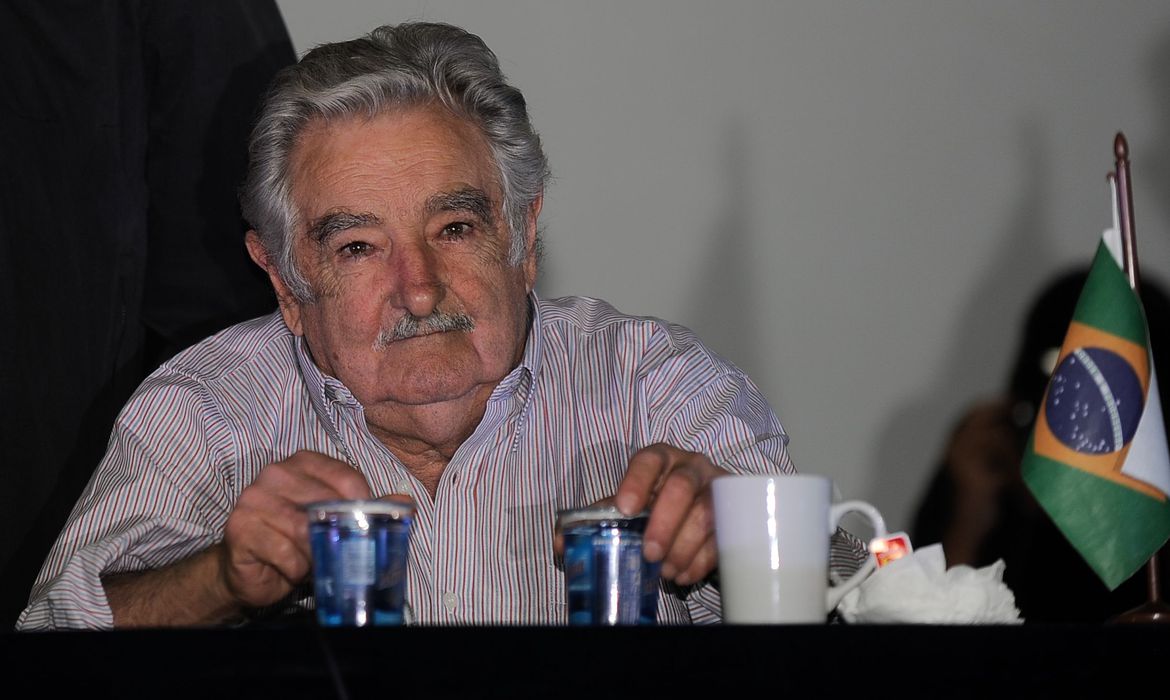 Ex-presidente uruguaio, Mujica renuncia ao Senado e deixa política