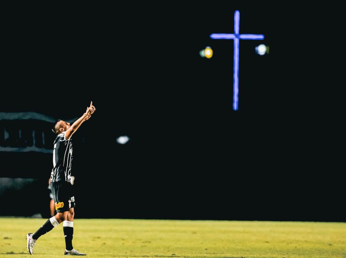 Corinthians vence Vasco e mantém invencibilidade de 10 anos