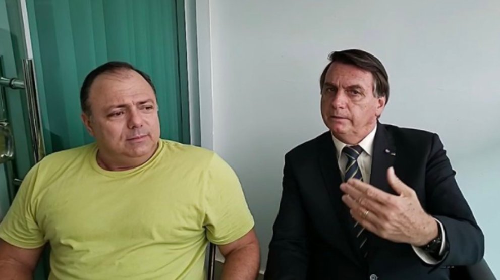 "Tá pintando um clima", diz Bolsonaro em live com Pazuello após desautorização