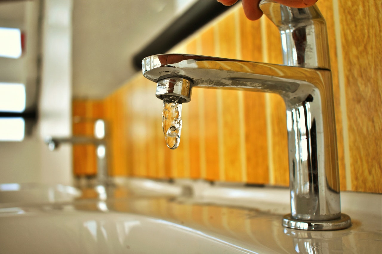 Seis cidades do RN têm abastecimento de água suspenso por vazamento em adutora