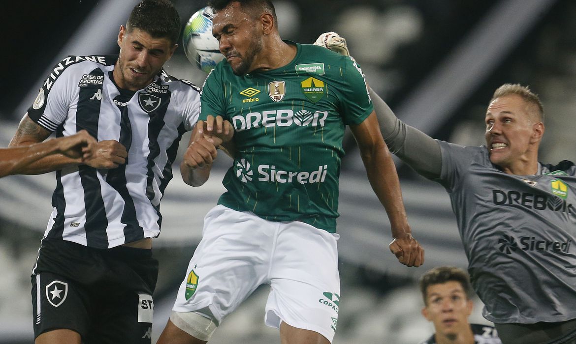 Com 11 desfalques, Cuiabá vence Botafogo no Rio pela Copa do Brasil