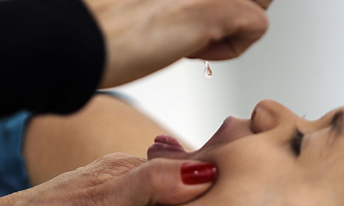 Campanha contra a Pólio termina sexta; Natal amplia horário de vacinação