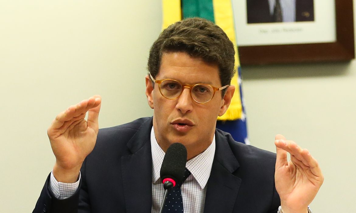 Após ser criticado, ministro de Bolsonaro chama Maia de "Nhonho" no Twitter