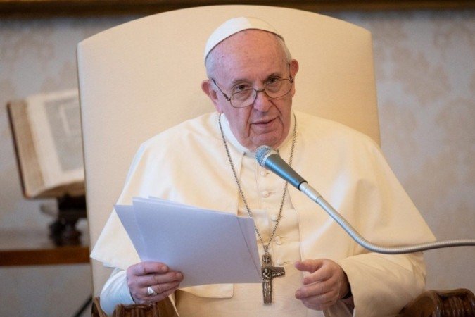 Papa Francisco condena ataque "selvagem" a igreja na França