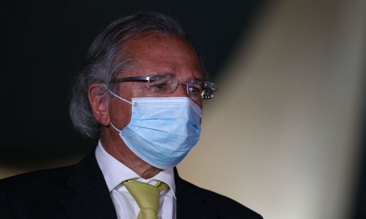 Criação de empregos mostra recuperação em V da economia, afirma Guedes