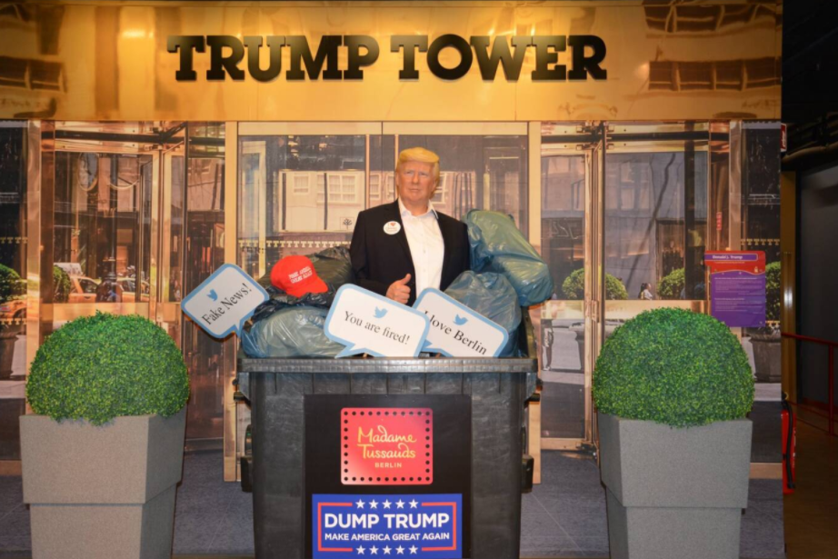 Museu Madame Tussaud de Berlim coloca estátua de Trump em caçamba de lixo