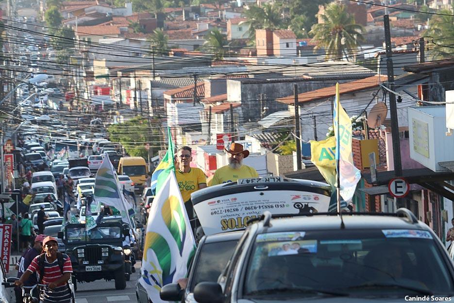 Coronel Azevedo faz carreata e fala de propostas na zona Norte