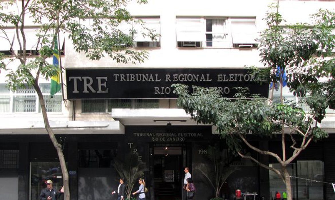 TRE-RJ defende fiscal que apontou arma para candidato a vereador