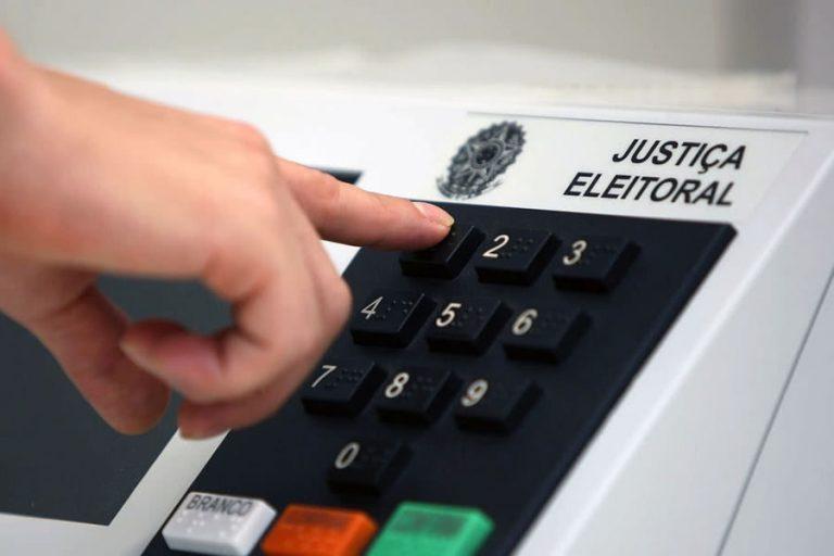 Item/Agora: Eleitores falam sobre voto e propaganda de Prefeitura na pandemia