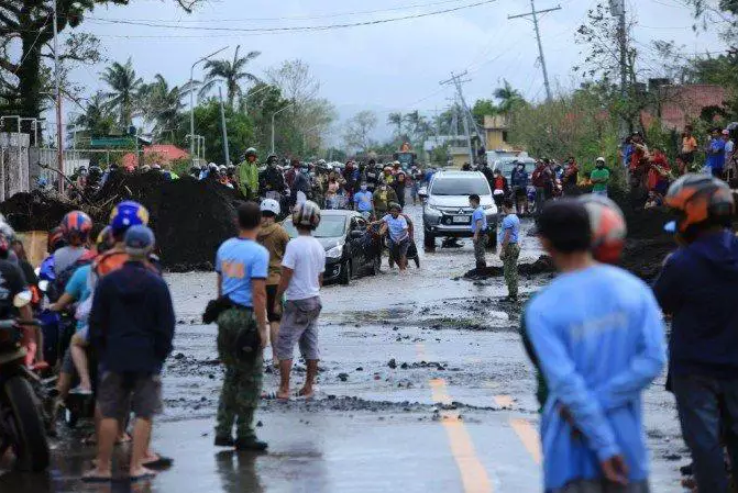 Tufão deixa 10 mortos e 3 desaparecidos nas Filipinas