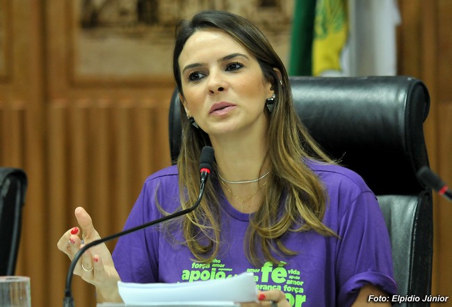 Leis de Júlia garantem aquisição de livros e emissão de diplomas em braile