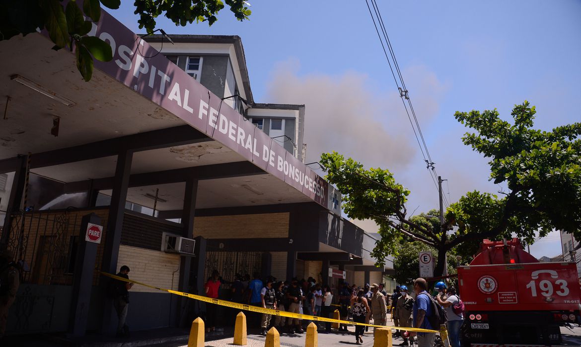 Hospital que pegou fogo no Rio reabre quatro prédios nesta quarta