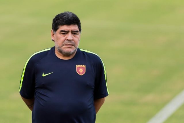Maradona foi internado com anemia e desidratação, afirma médico