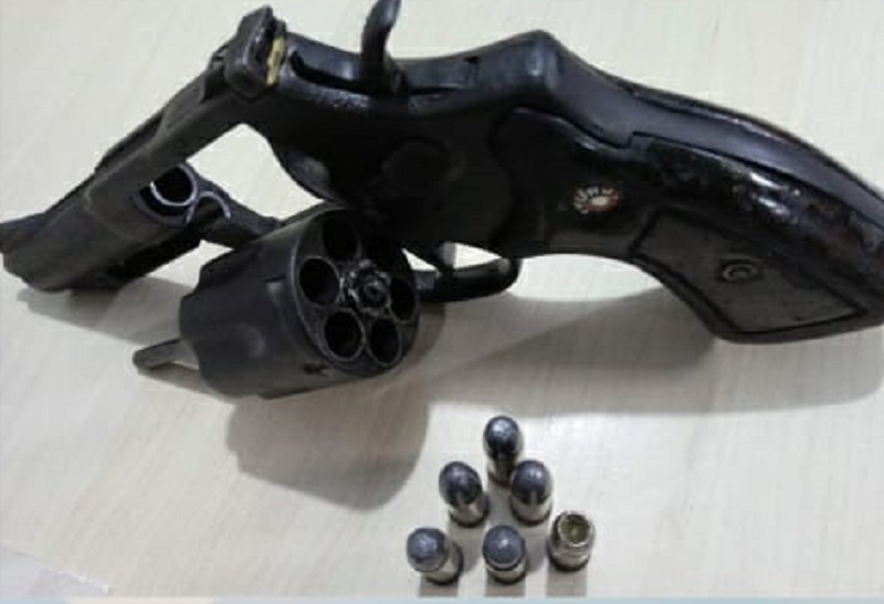 PM prende suspeito de tráfico de drogas em Felipe Camarão