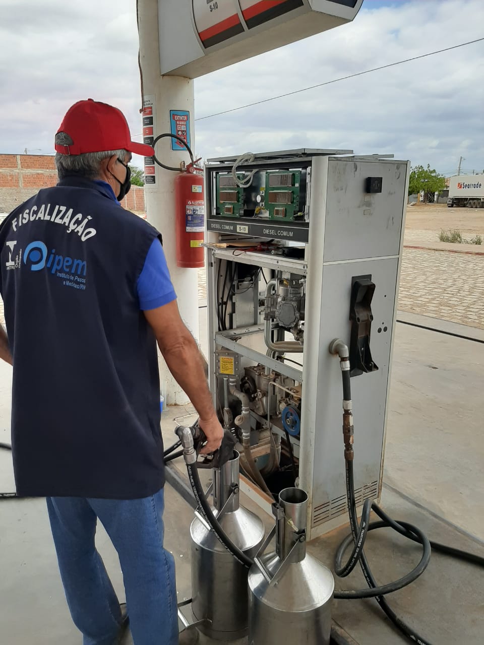 Ipem fiscaliza mais de duas mil bombas de combustível e balanças no RN