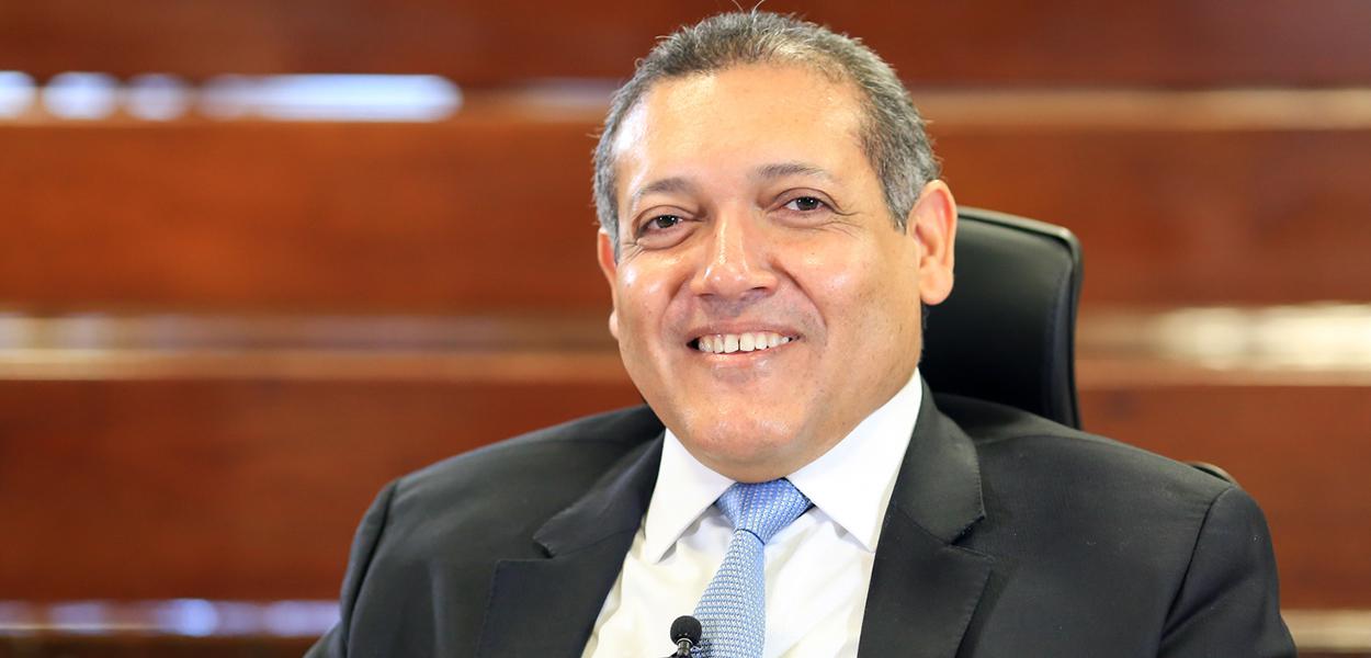 Indicado ao STF por Bolsonaro, Nunes Marques assume ação contra foro de Flávio