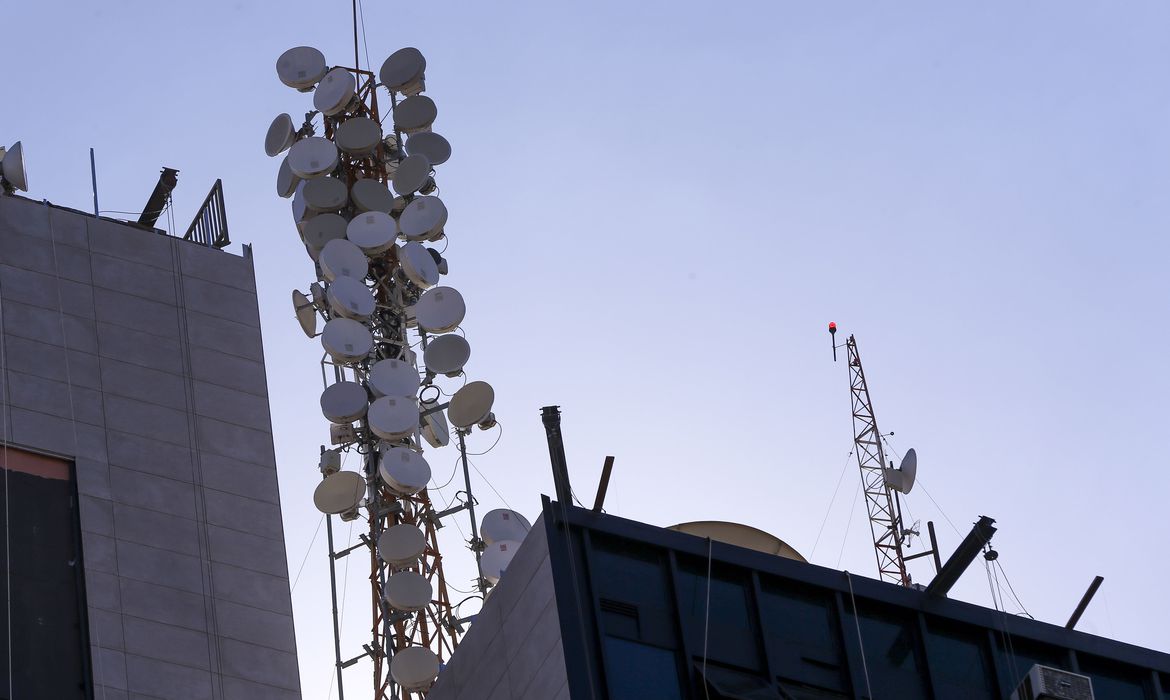 Quatro operadoras abrem suas redes de telefonia à população no Amapá