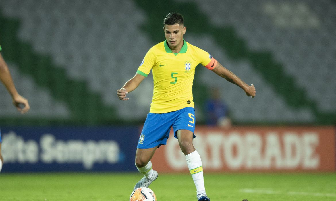 Seleção: Tite convoca substituto de jogador diagnosticado com covid-19