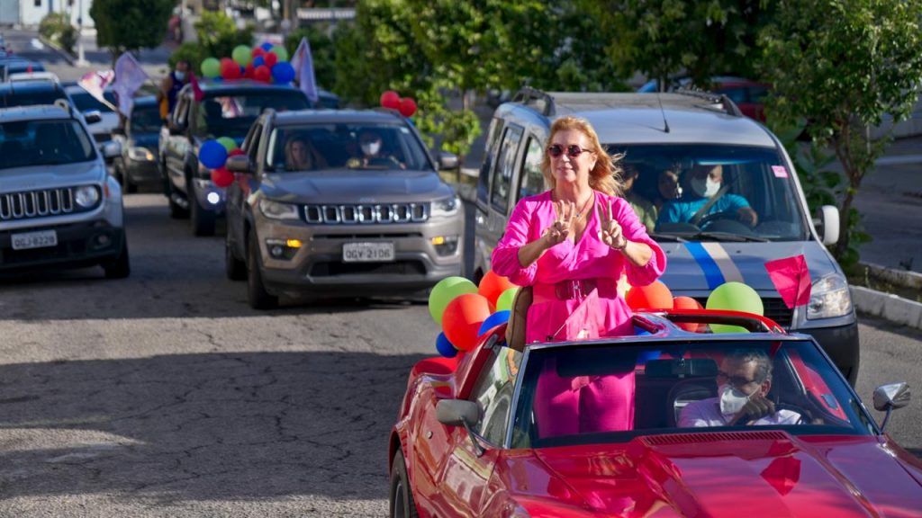 Valeria Cavalcanti faz longa carreata em Natal e recebe apoio popular