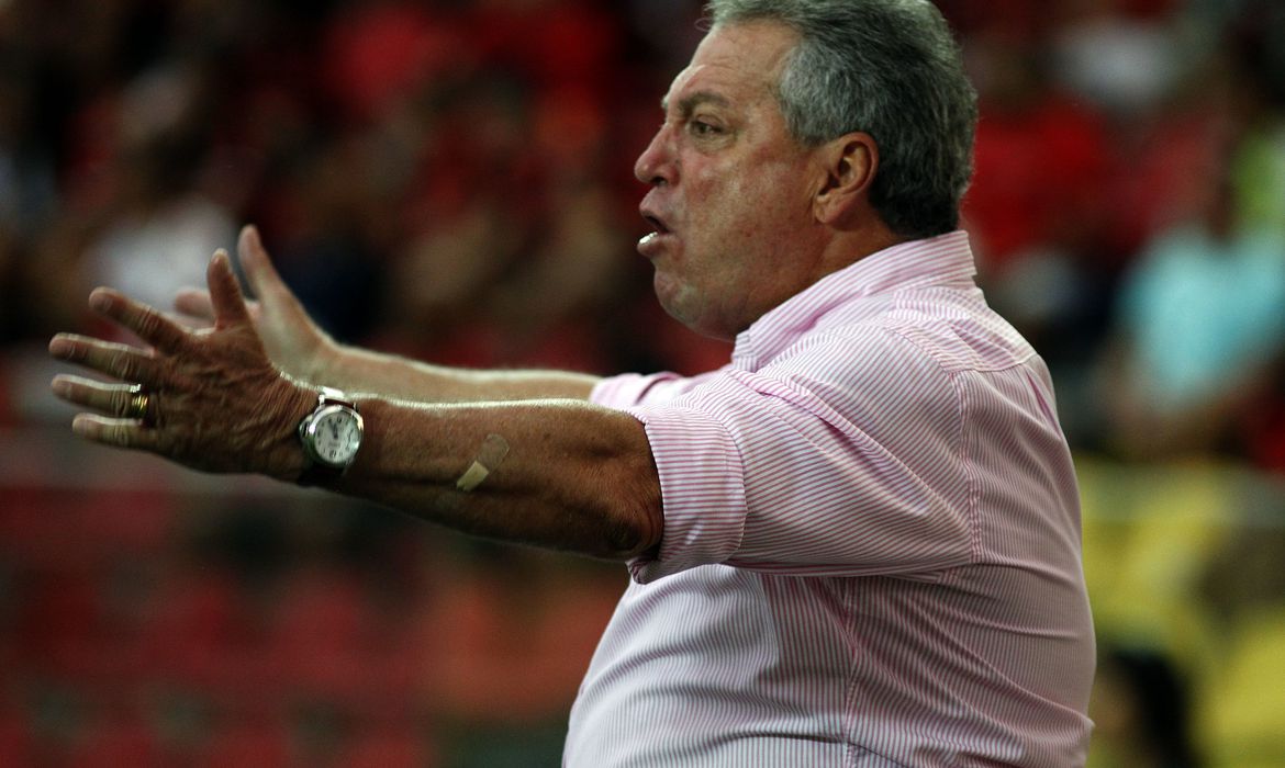 Internacional confirma acerto com Abel Braga