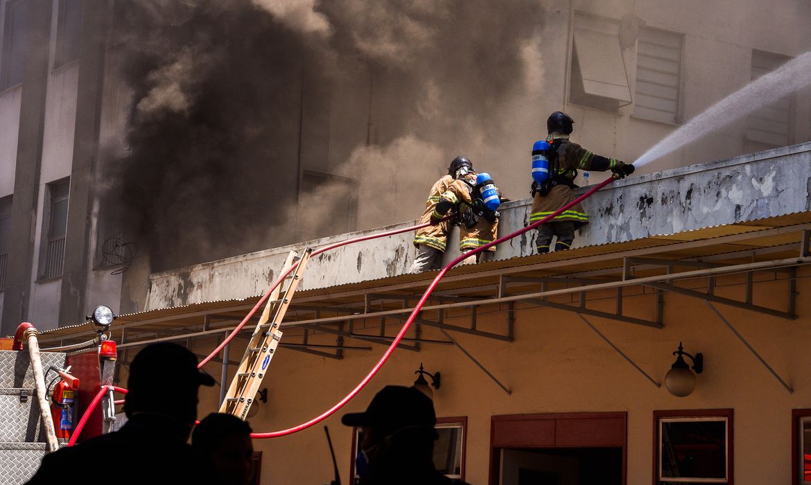 Polícia Federal ouve testemunhas do incêndio de Hospital do Rio
