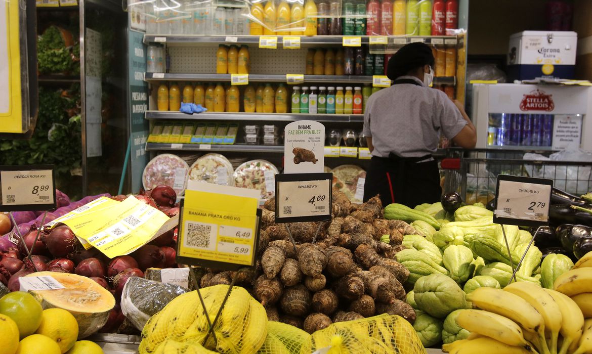 Ipea: Alimentos representaram 60% da inflação dos mais pobres em outubro