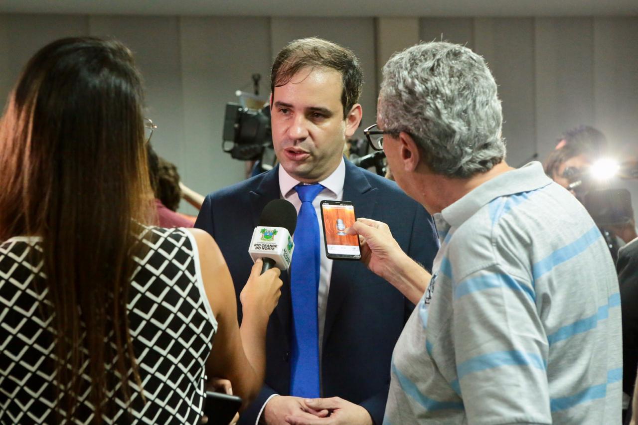 VÍDEO: Secretário diz quando Fátima pagará restante dos salários atrasados