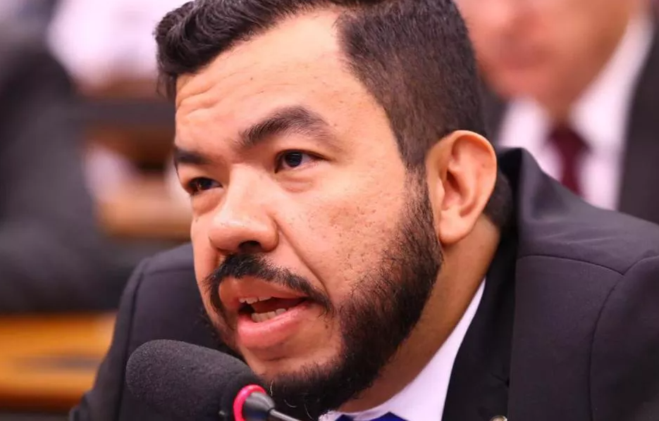 Deputado federal é preso em flagrante em operação da PF