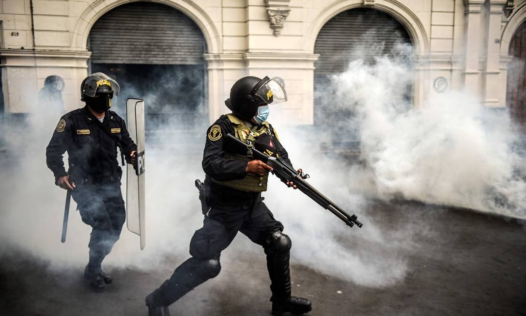 Peru: Presidente interino pede calma em meio à escalada de protestos