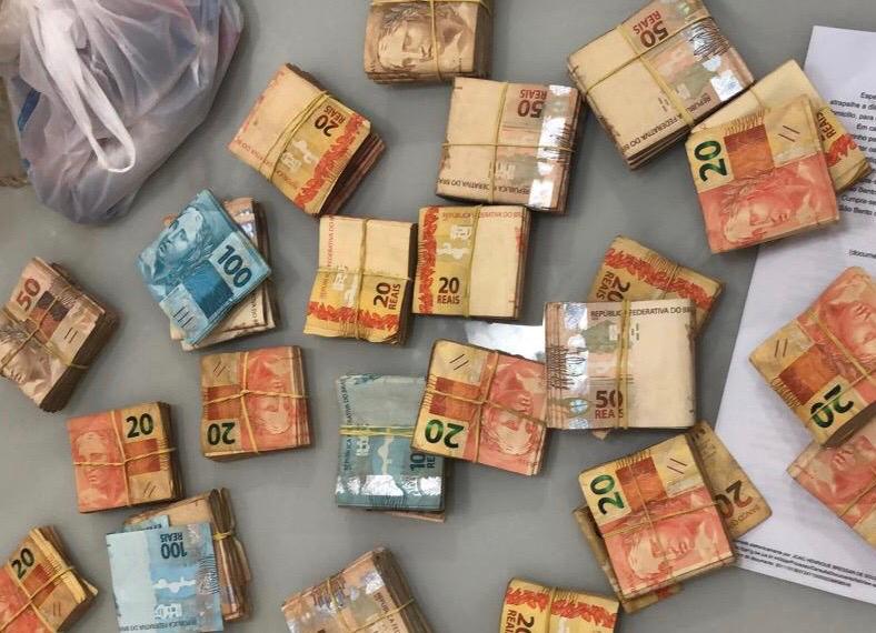 Operação do MP acha mais de R$ 50 mil embaixo da cama de prefeito no RN