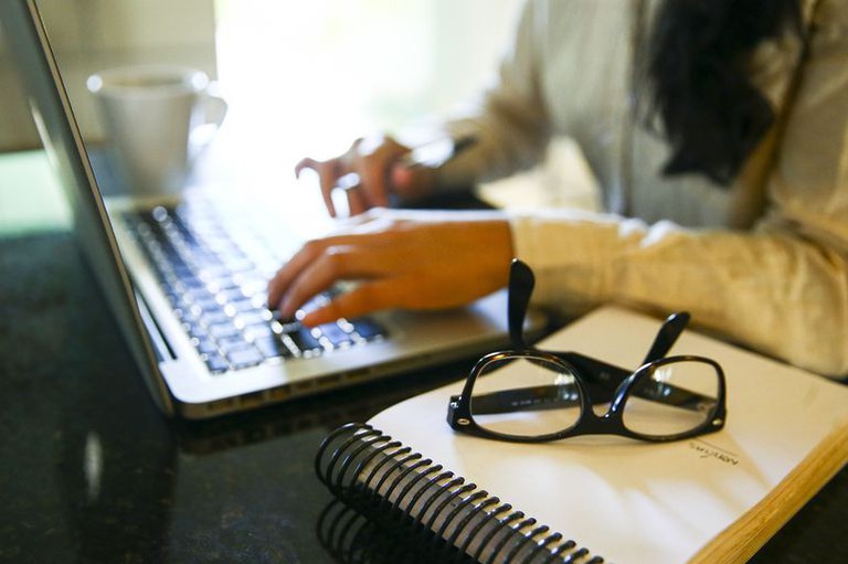 Cursos virtuais gratuitos para professores encerram inscrições hoje