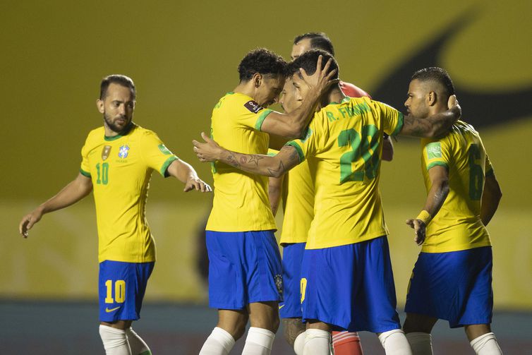 Eliminatórias: Brasil fura retranca da Venezuela e vira líder isolado