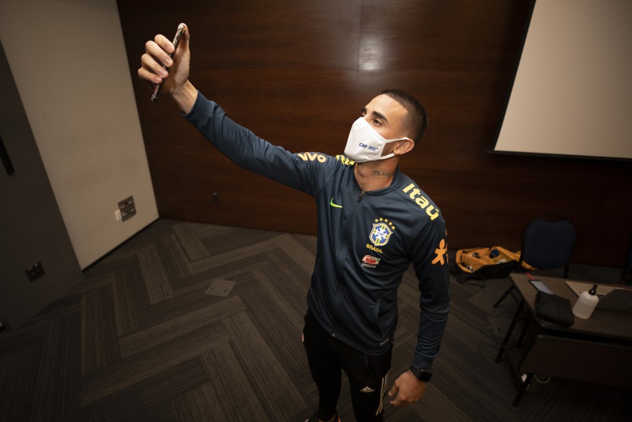 Thiago Galhardo se apresenta à Seleção Brasileira