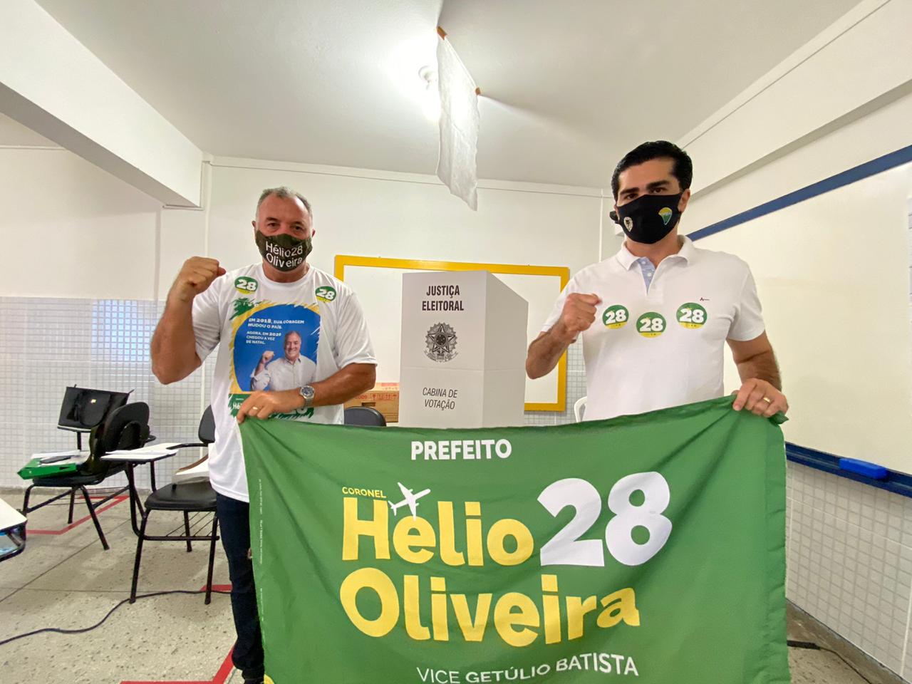 Coronel Hélio vota e destaca campanha sem dinheiro público