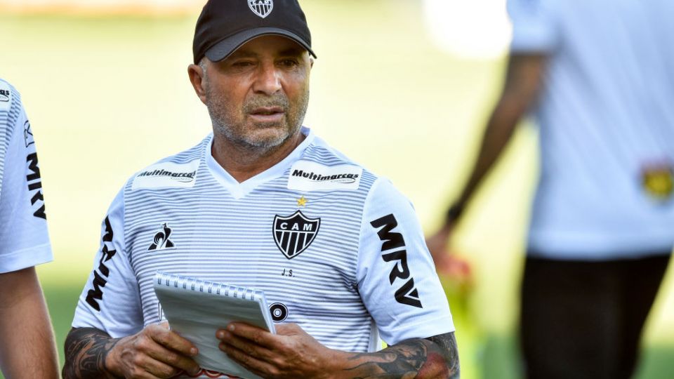 Técnico da série A, comissão e um jogador estão com Covid-19