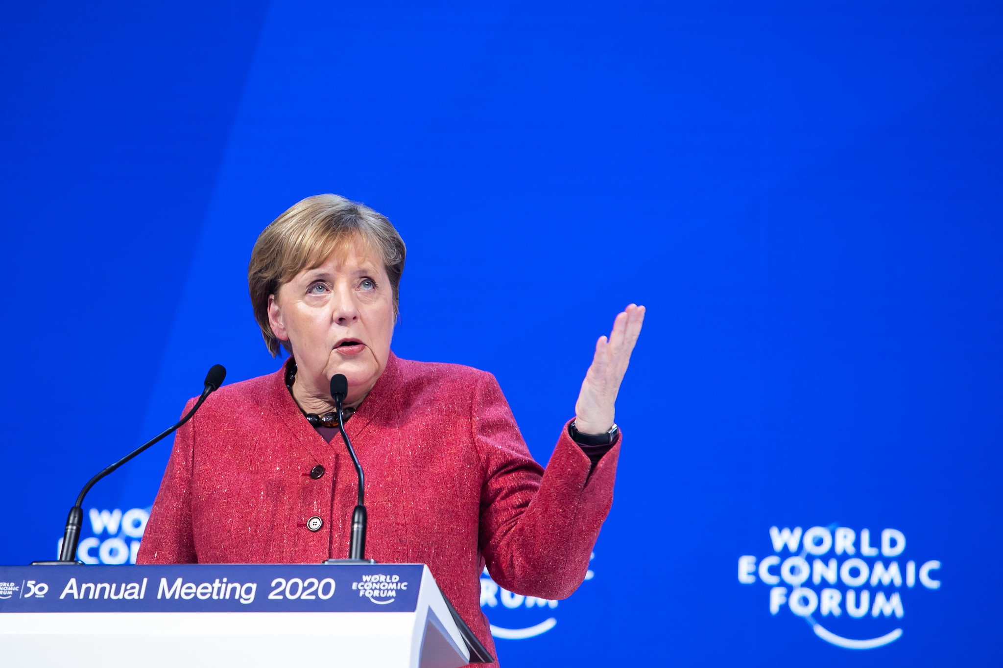 Merkel diz estar muito preocupada com pandemia em Berlim