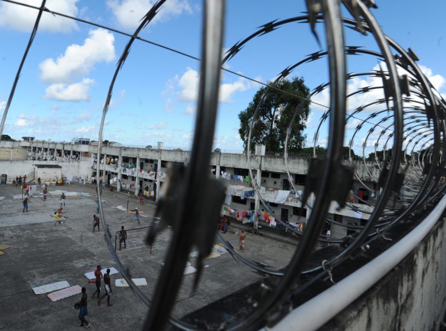 Policiais impedem entrada de drogas na Penitenciária de Alcaçuz