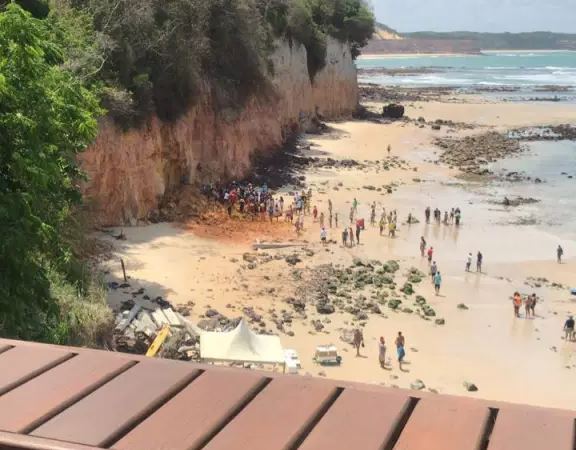 Bolsonaro envia técnicos da Defesa Civil para avaliarem falésias de Pipa